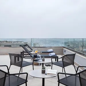 https://one-one-two.hotelssaintjulians.com